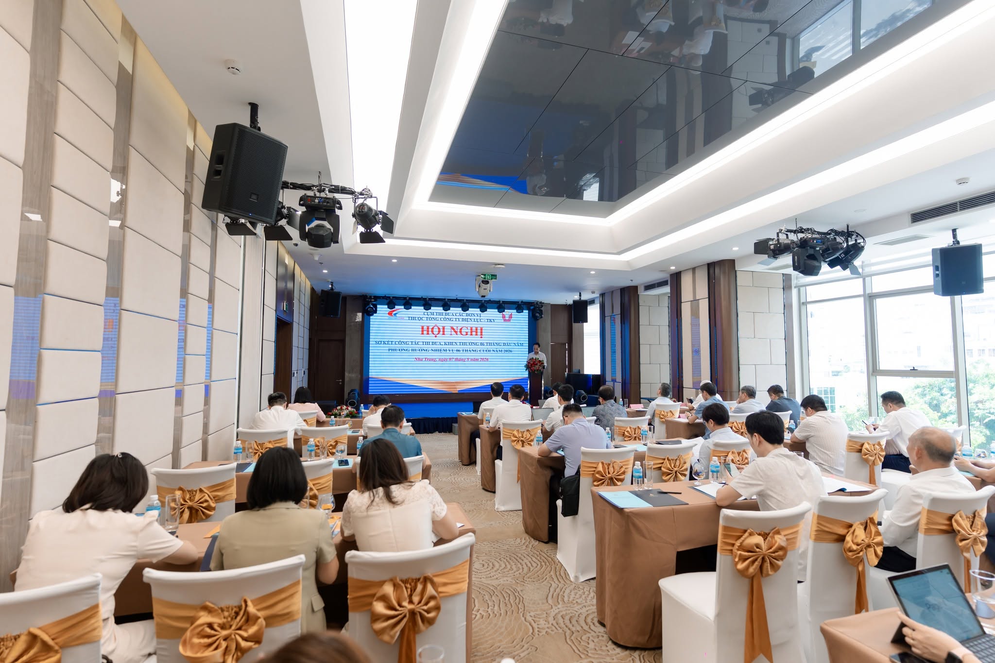 Ngày 07/8/2026, tại Nha Trang, Công ty Nhiệt điện Na Dương -TKV dự  Hội nghị sơ kết công tác thi đua, khen thưởng 6 tháng đầu năm và triển khai phương hướng, nhiệm vụ 6 tháng cuối năm 2026 của Cụm thi đua các đơn vị thuộc Tổng Công ty Điện lực